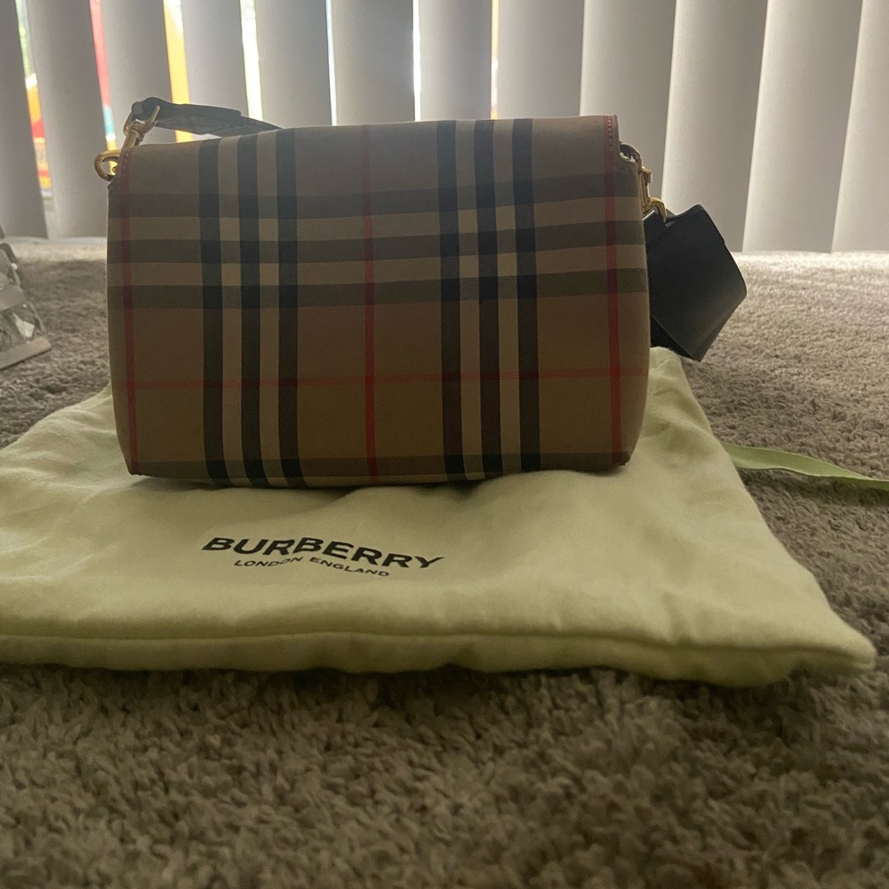 Womens crossbody Burberry bag comes with original packaging